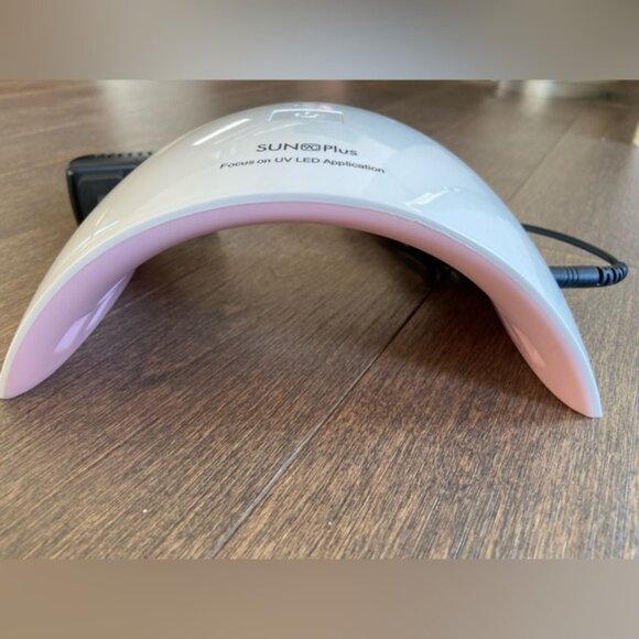 UV LED nail light with power cord -like new condition - Picture 2 of 3